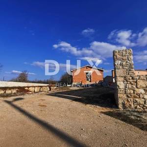 ISTRA, VIŠNJAN - Imanje s dvije kuće i pogledom na more