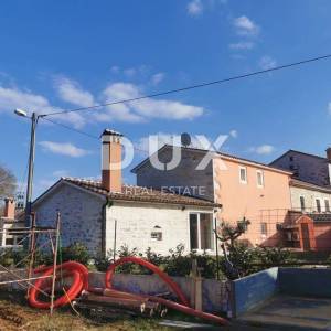 ISTRA, VIŠNJAN - Imanje s dvije kuće i pogledom na more