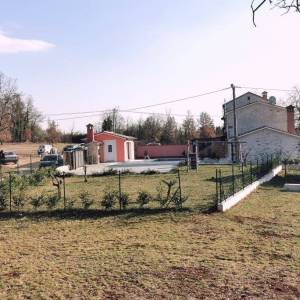 ISTRA, VIŠNJAN - Imanje s dvije kuće i pogledom na more