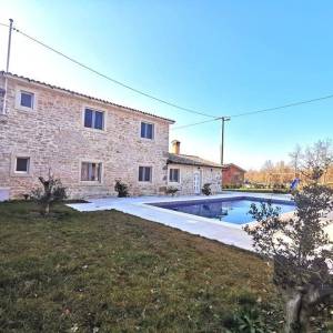 ISTRA, VIŠNJAN - Imanje s dvije kuće i pogledom na more