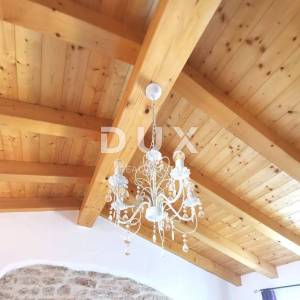 ISTRA, VIŠNJAN - Imanje s dvije kuće i pogledom na more