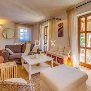 ISTRA, VIŠNJAN - Impozantna kamena vila u mirnom okruženju