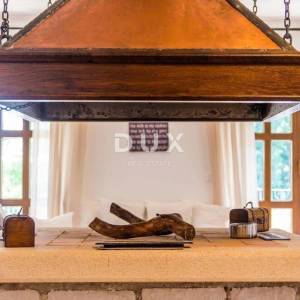 ISTRA, VIŠNJAN - Impozantna kamena vila u mirnom okruženju