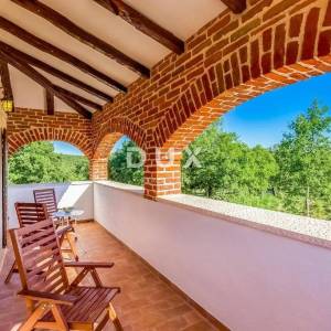 ISTRA, VIŠNJAN - Impozantna kamena vila u mirnom okruženju