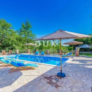 ISTRA, VIŠNJAN - Impozantna kamena vila u mirnom okruženju