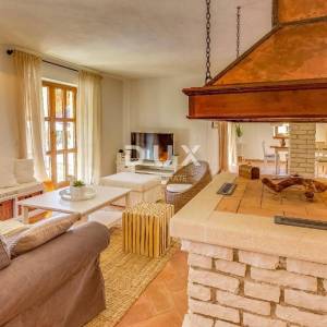 ISTRA, VIŠNJAN - Impozantna kamena vila u mirnom okruženju