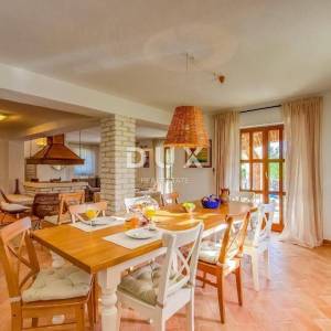 ISTRA, VIŠNJAN - Impozantna kamena vila u mirnom okruženju