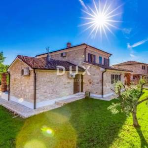 ISTRA, VIŠNJAN - Impozantna kamena vila u mirnom okruženju