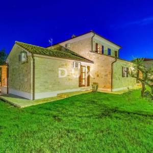 ISTRA, VIŠNJAN - Impozantna kamena vila u mirnom okruženju