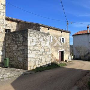 ISTRA, VIŠNJAN - Kamena kuća s započetom renovacijom