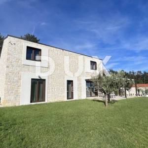 ISTRA , VIŠNJAN - Luksuzna kamena vila u mirnom okruženju