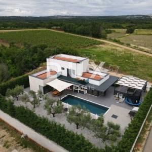 ISTRA, VIŠNJAN - Moderna vila s bazenom