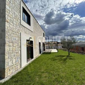 Istra, Višnjan- okolica, novogradnja, kuća s bazenom