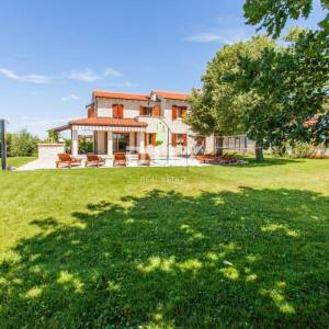 ISTRA, VIŠNJAN - Rustikalna kuća s bazenom