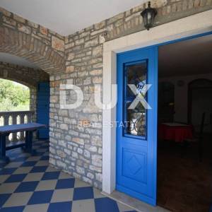 ISTRA, VIŠNJAN - Samoodrživa kamena kuća na osami