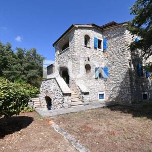 ISTRA, VIŠNJAN - Samoodrživa kamena kuća na osami