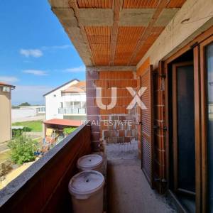 ISTRA, VIŠNJAN - Stan s garažom i pogledom na more u roh bau fazi