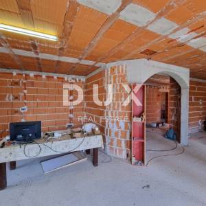 ISTRA, VIŠNJAN - Stan s garažom i pogledom na more u roh bau fazi