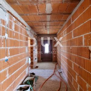 ISTRA, VIŠNJAN - Stan s garažom i pogledom na more u roh bau fazi