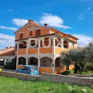 ISTRA, VIŠNJAN - Stan s garažom i pogledom na more u roh bau fazi