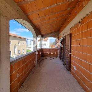 ISTRA, VIŠNJAN - Stan s garažom i pogledom na more u roh bau fazi