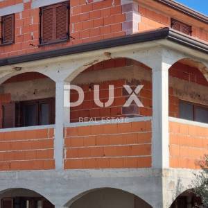 ISTRA, VIŠNJAN - Stan s garažom i pogledom na more u roh bau fazi