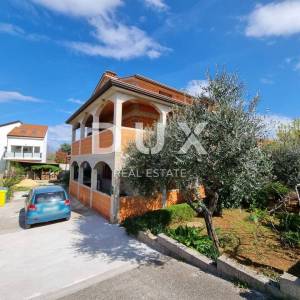 ISTRA, VIŠNJAN - Stan s garažom i pogledom na more u roh bau fazi