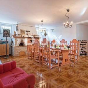 ISTRA, VODNJAN - Apartmanska kuća s unutarnjim bazenom