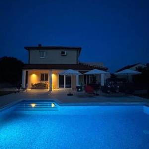 ISTRA, VODNJAN - Diskretna vila s maksimalnom privatnošću na TOP lokaciji do Fažane i Pule