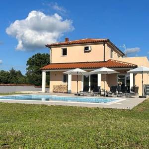 ISTRA, VODNJAN - Diskretna vila s maksimalnom privatnošću na TOP lokaciji do Fažane i Pule