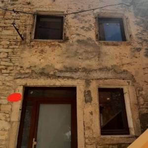 ISTRA, VODNJAN - Kuća u nizu za adaptaciju u starogradskoj jezgri