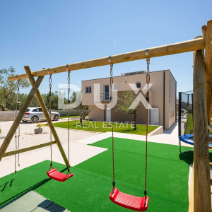 ISTRA, VODNJAN - Moderna vila s prostranom okućnicom