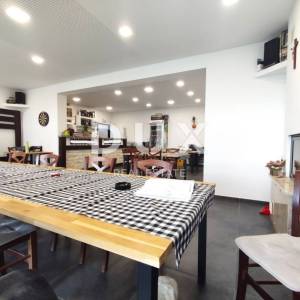 ISTRA, VODNJAN - Obiteljska kuća 240 m2, konoba, 1100m2 poljoprivrednog zemljišta