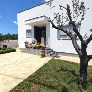 ISTRA, VODNJAN - Obiteljska kuća 240 m2, konoba, 1100m2 poljoprivrednog zemljišta