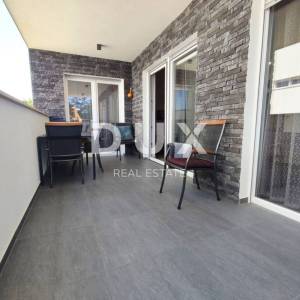 ISTRA, VODNJAN - Obiteljska kuća 240 m2, konoba, 1100m2 poljoprivrednog zemljišta
