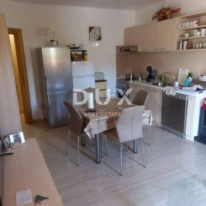 ISTRA, VOLME - Apartman s prostranom terasom, zelenilom i potpunim mirom
