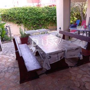 ISTRA, VOLME - Apartman s prostranom terasom, zelenilom i potpunim mirom