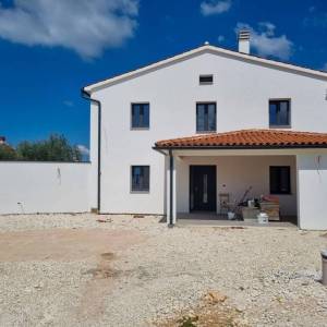 ISTRA,BALE (OKOLICA) - Dva renovirana stambena objekta na odličnoj lokaciji, prilika!