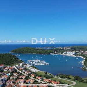 ISTRA,BANJOLE (Volme) - Samo u našoj u ponudi obiteljska vila s garažama i tri stana!