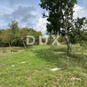 ISTRA,BARBAN - Imanje s dva objekta za renovaciju