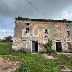 ISTRA,BARBAN - Imanje s dva objekta za renovaciju