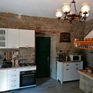 ISTRA,BUZET(OKOLICA)-Simpatična kamena kuća s predivnim pogledom