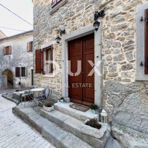 ISTRA,GRAČIŠĆE - Renovirana autohtona kamena kuća u povijesnom srcu Istre