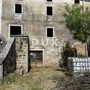 ISTRA,GROŽNJAN - Autentična istarska kuća s dodatnim građevinskim zemljištem
