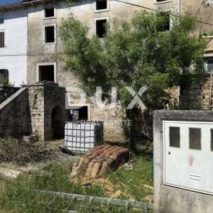 ISTRA,GROŽNJAN - Autentična istarska kuća s dodatnim građevinskim zemljištem