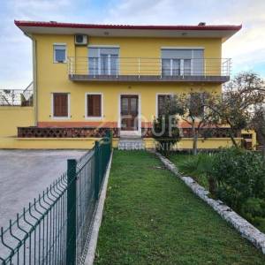 ISTRA,LABIN, komforni stan sa vlastitim dvorištem 295.000€