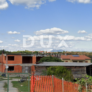 ISTRA,LABIN - Zgrada s prostranim zemljištem