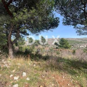 ISTRA,LABIN(OKOLICA) - Građevinsko zemljište s projektom na osami okruženo šumom