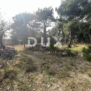 ISTRA,LABIN(OKOLICA) - Građevinsko zemljište s projektom na osami okruženo šumom