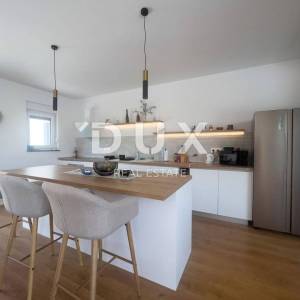 ISTRA,LABIN(OKOLICA) - Moderna novogradnja s bazenom